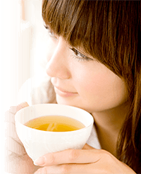 紅茶を飲む女性